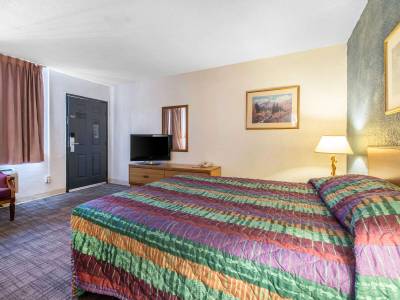 Rodeway Inn & Suites