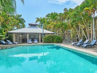 Comfort Inn & Suites Trinity Beach Club