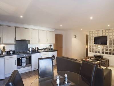 Fountain Court - Grove Apartments