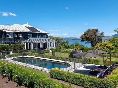 Black Swan Lakeside Boutique Hotel