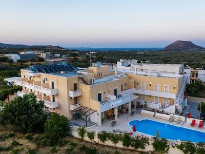 Hiona Holiday (Foto)