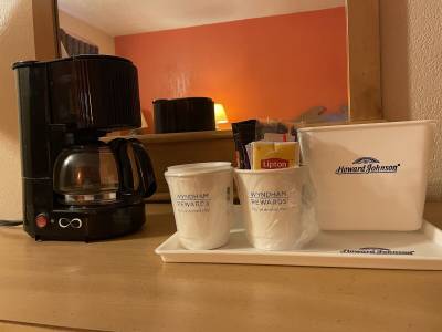 Howard Johnson by Wyndham Bakersfield