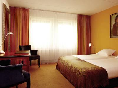 NH Groningen Hotel De Ville