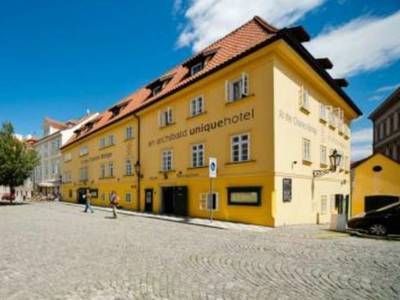 Archibald At the Charles Bridge