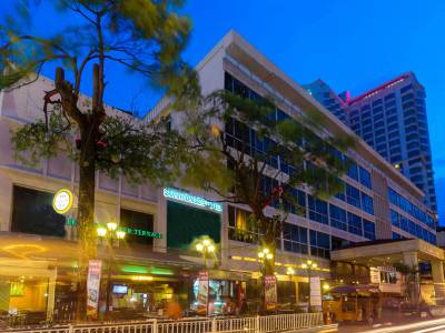 Mövenpick Suriwongse Hotel