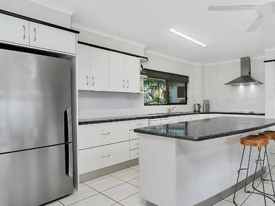 Roydon Beachfront Holiday Apartments