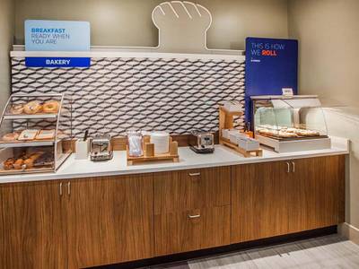 Holiday Inn Express & Suites Asheville-Biltmore Square Mall