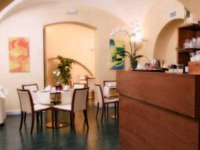 Crosti Hotel & Residence